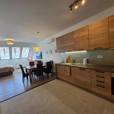 Apartment Rottenbiller Gardens 1 *