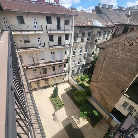 Rottenbiller Gardens 1 Apartment Budapest