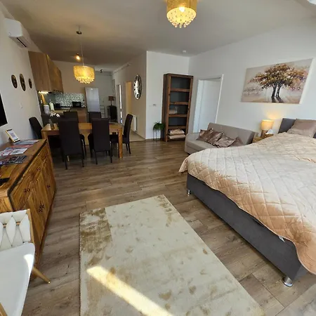Apartment Rottenbiller Gardens 1