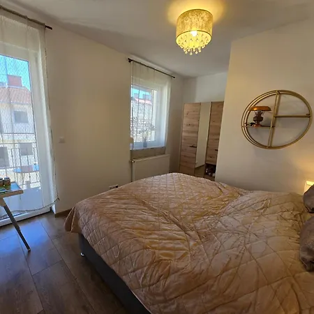 Rottenbiller Gardens 1 *